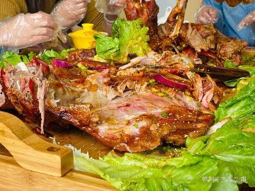 龙泉山网红烤全羊店