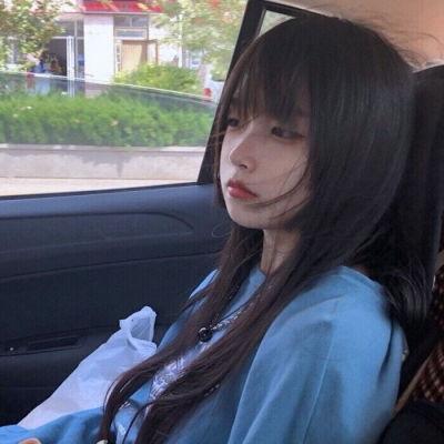 美女吃瓜吃货主播图片高清,美女主播化身吃货达人，高清美图尽展魅力