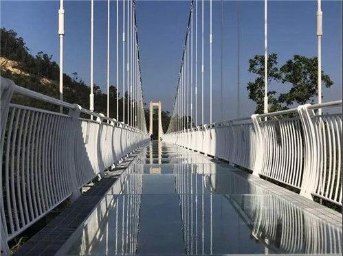 网红玻璃桥开放了吗最近,游客如织，体验极限挑战之旅