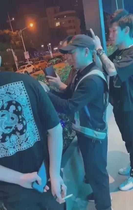 路虎事件吃瓜网站,揭秘网络吃瓜群众的狂欢盛宴